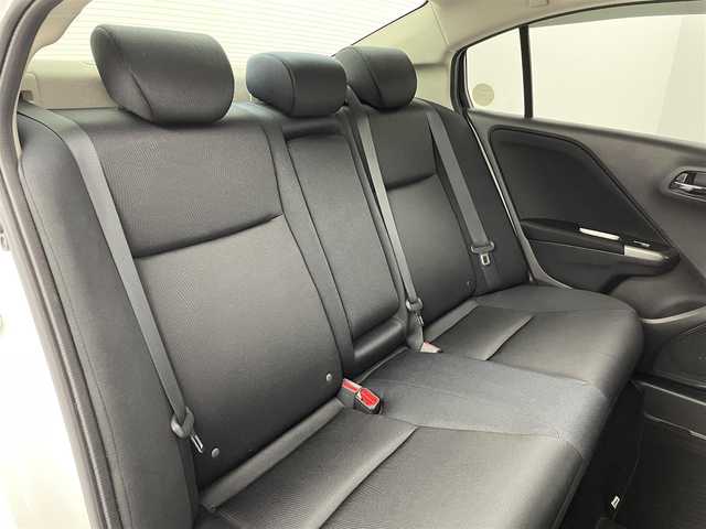 ホンダ グレイス LX 福島県 2015(平27)年 17.5万km ホワイトオーキッドパール 純正ナビ/・型番：VXM-155VSi/・ワンセグTV/BT/CD/DVD/・バックカメラ/・ETC/・ドライブレコーダー/アイドリングストップ/革巻きステアリング/・ステアリングリモコン/プッシュスタート/・スマートキー/・スペアキー/LEDヘッドライト/・オートライト/電動格納ミラー/純正フロアマット/ドアバイザー/保証書