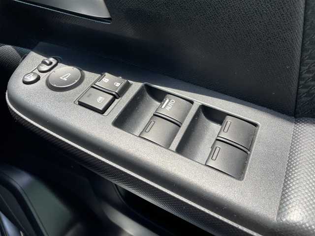 ホンダ ステップワゴン スパーダ Z クールスピリット 福岡県 2012(平24)年 3.6万km ポリッシュドメタルメタリック 盗難防止装置/横滑り防止装置/バックカメラ/クルーズコントロール/純正ナビ（AM.FM.フルセグTV）/ipod接続/両側パワースライドドア/後席用モニター（アルパイン）/純正ホイル/純正フロアマット/LEDライト