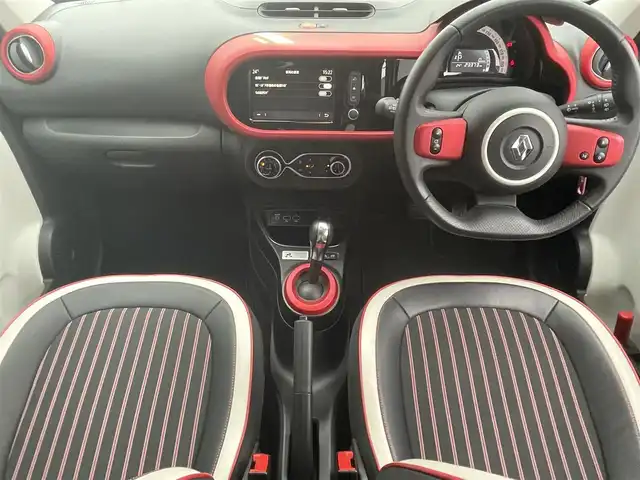 ルノー トゥインゴ ルコックスポルティフ 静岡県 2019(令1)年 2.4万km パール 200台限定モデル/専用エクステリア　インテリア/専用１６インチアロイホイール/EASY LINK  Bluetooth CarPlay対応/バックカメラ/シートヒーター /ブルーレンズドアミラー/車線逸脱警報/オートライト /プライバシーガラス /キーレス