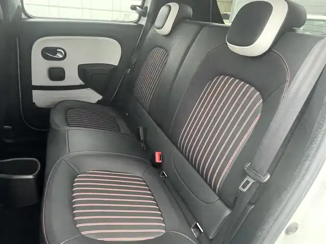 ルノー トゥインゴ ルコックスポルティフ 静岡県 2019(令1)年 2.4万km パール 200台限定モデル/専用エクステリア　インテリア/専用１６インチアロイホイール/EASY LINK  Bluetooth CarPlay対応/バックカメラ/シートヒーター /ブルーレンズドアミラー/車線逸脱警報/オートライト /プライバシーガラス /キーレス
