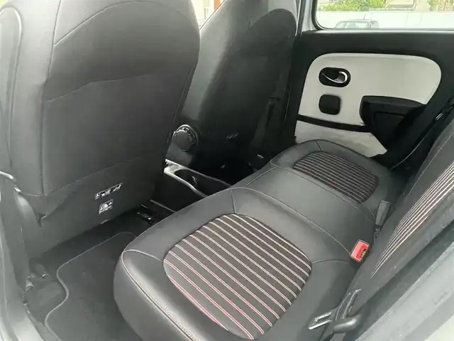 ルノー トゥインゴ ルコックスポルティフ 静岡県 2019(令1)年 2.4万km パール 200台限定モデル/専用エクステリア　インテリア/専用１６インチアロイホイール/EASY LINK  Bluetooth CarPlay対応/バックカメラ/シートヒーター /ブルーレンズドアミラー/車線逸脱警報/オートライト /プライバシーガラス /キーレス