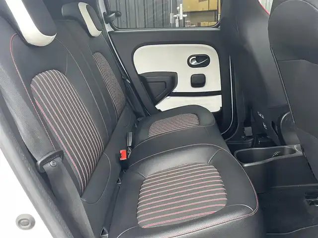 ルノー トゥインゴ ルコックスポルティフ 静岡県 2019(令1)年 2.4万km パール 200台限定モデル/専用エクステリア　インテリア/専用１６インチアロイホイール/EASY LINK  Bluetooth CarPlay対応/バックカメラ/シートヒーター /ブルーレンズドアミラー/車線逸脱警報/オートライト /プライバシーガラス /キーレス