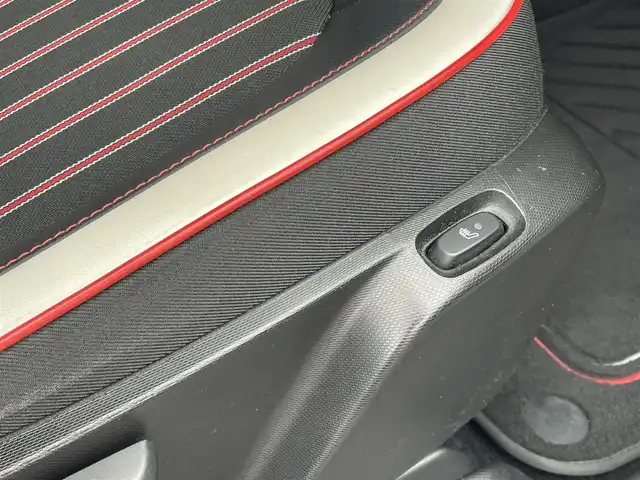ルノー トゥインゴ ルコックスポルティフ 静岡県 2019(令1)年 2.4万km パール 200台限定モデル/専用エクステリア　インテリア/専用１６インチアロイホイール/EASY LINK  Bluetooth CarPlay対応/バックカメラ/シートヒーター /ブルーレンズドアミラー/車線逸脱警報/オートライト /プライバシーガラス /キーレス