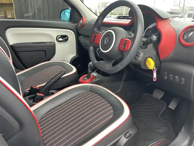 ルノー トゥインゴ ルコックスポルティフ 静岡県 2019(令1)年 2.4万km パール 200台限定モデル/専用エクステリア　インテリア/専用１６インチアロイホイール/EASY LINK  Bluetooth CarPlay対応/バックカメラ/シートヒーター /ブルーレンズドアミラー/車線逸脱警報/オートライト /プライバシーガラス /キーレス