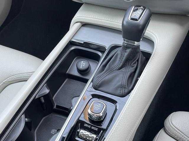 ボルボ ＸＣ９０ D5 AWD モーメンタム 埼玉県 2020(令2)年 3.3万km 白 白革シート　/クルーズコントロール　/ブラインドスポットモニター/シートヒーター/自動駐車　/電動リアゲート　/ＬＥＤヘッドライト　/フルセグ