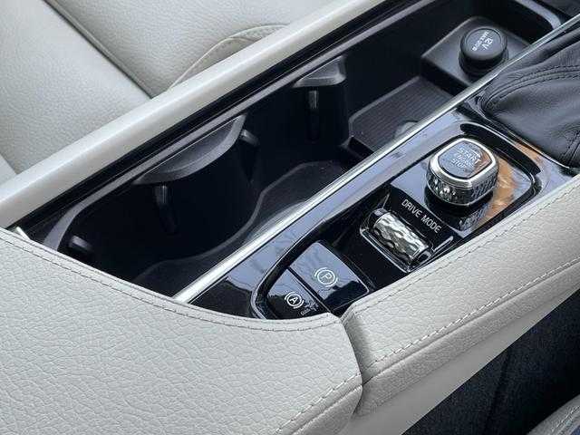 ボルボ ＸＣ９０ D5 AWD モーメンタム 埼玉県 2020(令2)年 3.3万km 白 白革シート　/クルーズコントロール　/ブラインドスポットモニター/シートヒーター/自動駐車　/電動リアゲート　/ＬＥＤヘッドライト　/フルセグ