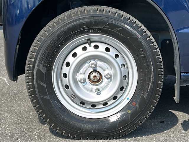 スズキ エブリイ PC 道北・旭川 2023(令5)年 0.9万km ノクターンブルーパール 4WD/ディスプレイオーディオ（BT/USB/FM/AM）/バックカメラ/ルーフシェルフ/スズキセーフティーサポート/デュエルカメラブレーキサポート/アイドリングストップ/横滑り防止装置/レーンキープアシスト/衝突被害軽減システム/電動格納ミラー/ライトレベライザー/オートライト/オートマチックハイビーム/盗難防止装置/純正ドアバイザー/保証書/取扱説明書