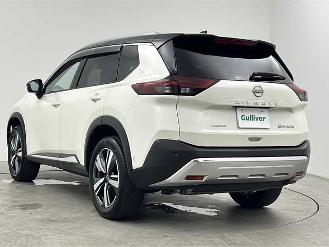 日産 エクストレイル G e－4ORCE 三重県 2023(令5)年 3.3万km ブリリアントホワイトパール/スーパーブラック 2トーン 禁煙車　/純正ナビ　/全方位カメラ　/プロパイロット　/サンルーフ　/BOSEサウンド/パワーバックドア　/フルセグＴＶ　/全席シートヒーター　/ハンドルヒーター　/フルレザー　/デジタルインナーミラー　/ＢＳＭ　/ルーフレール　/４ＷＤ　/ＨＵＤ