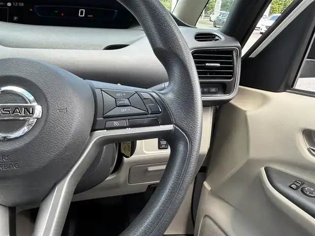 日産 セレナ e－パワー XV 栃木県 2019(平31)年 5万km パール 衝突被害軽減ブレーキ/社外SDナビ/フルセグTV/DVD/Bluetooth/USB/アラウンドビューモニター/ETC/前ドライブレコーダー/両側パワースライドドア/クルーズコントロール/プッシュスタート/ステアリングリモコン/LEDオートライト/純正15インチAW/アイドリングストップ/横滑り防止装置/保証書/取説