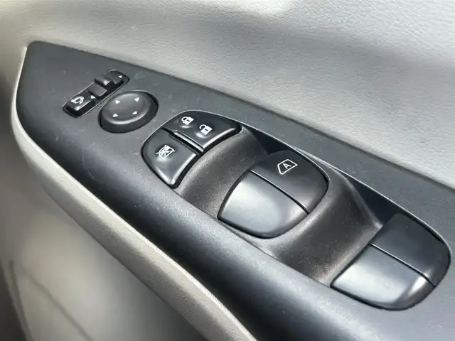 日産 セレナ e－パワー XV 栃木県 2019(平31)年 5万km パール 衝突被害軽減ブレーキ/社外SDナビ/フルセグTV/DVD/Bluetooth/USB/アラウンドビューモニター/ETC/前ドライブレコーダー/両側パワースライドドア/クルーズコントロール/プッシュスタート/ステアリングリモコン/LEDオートライト/純正15インチAW/アイドリングストップ/横滑り防止装置/保証書/取説