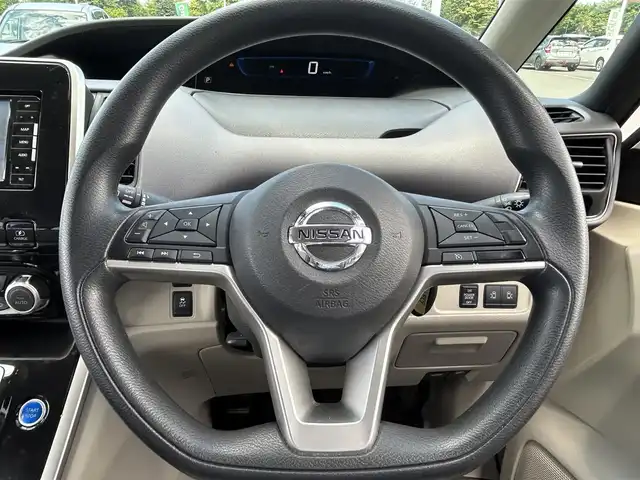 日産 セレナ e－パワー XV 栃木県 2019(平31)年 5万km パール 衝突被害軽減ブレーキ/社外SDナビ/フルセグTV/DVD/Bluetooth/USB/アラウンドビューモニター/ETC/前ドライブレコーダー/両側パワースライドドア/クルーズコントロール/プッシュスタート/ステアリングリモコン/LEDオートライト/純正15インチAW/アイドリングストップ/横滑り防止装置/保証書/取説