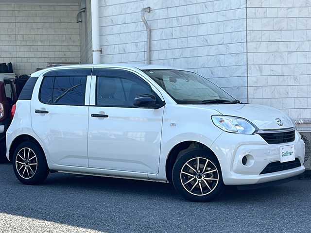 トヨタ パッソ X　S 神奈川県 2020(令2)年 1.7万km パールホワイトⅢ ワンオーナー/純正ディーラーナビ(CD/SD/BT/ワンセグTV)/バックカメラ/プッシュスタート/衝突被害軽減ブレーキ/横滑り防止装置/オートハイビーム/アイドリングストップ/ビルトインETC/前後ドライブレコーダー/前後コーナーセンサー/純正フロアマット/純正ドアバイザー/ステアリングスイッチ/スペアキー×1/保証書/取扱説明書
