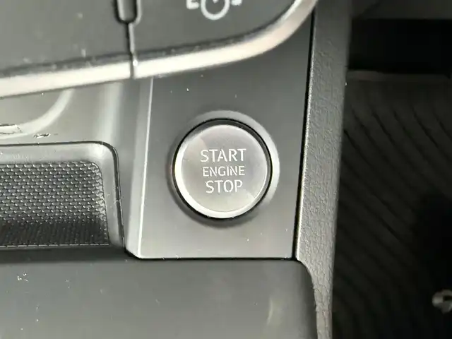 アウディ Ａ４ 35TDI アドバンスド 愛知県 2022(令4)年 2.1万km グレイシアホワイトメタリック /禁煙//正規ディーラー車//ディーラー記録簿//MMIナビ//AppleCarPlay/AndroidAuto//AM/FM/USB/BT//バーチャルコックピットプラス//全方位カメラ//純正17AW//アウディプレセンスシティ//アウディプレセンスリア//ACC//アウディアクティブレーンアシスト//アウディサイドアシスト//アウディパーキングシステム//トラフィックジャムアシスト//パーキングアシスト//ビルトインETC2.0//シートヒーター//パワーシート//革巻きステアリング//ステアリングスイッチ//パドルシフト//電動格納ウィンカーミラー//LEDオートライト//フォグランプ//アイドリングストップ//電動パーキング//横滑り防止//アンビエントライト//ISOFIX//純正ラバーマット//スマートキー//プッシュスタート//保証書//取扱説明書//スペアキー