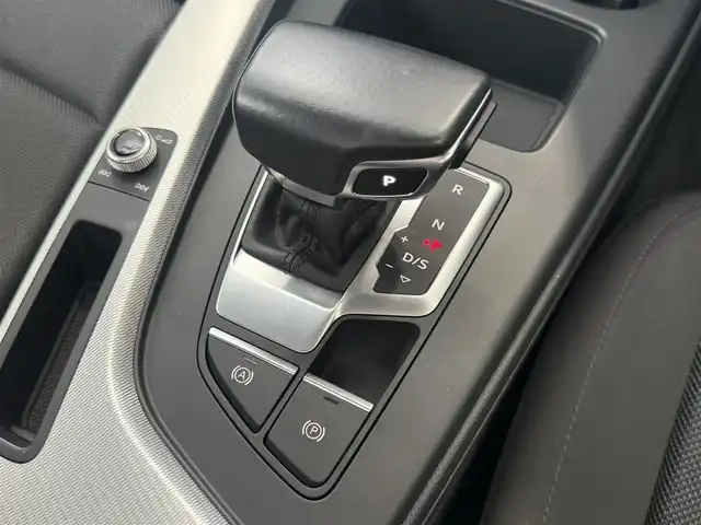 アウディ Ａ４ 35TDI アドバンスド 愛知県 2022(令4)年 2.1万km グレイシアホワイトメタリック /禁煙//正規ディーラー車//ディーラー記録簿//MMIナビ//AppleCarPlay/AndroidAuto//AM/FM/USB/BT//バーチャルコックピットプラス//全方位カメラ//純正17AW//アウディプレセンスシティ//アウディプレセンスリア//ACC//アウディアクティブレーンアシスト//アウディサイドアシスト//アウディパーキングシステム//トラフィックジャムアシスト//パーキングアシスト//ビルトインETC2.0//シートヒーター//パワーシート//革巻きステアリング//ステアリングスイッチ//パドルシフト//電動格納ウィンカーミラー//LEDオートライト//フォグランプ//アイドリングストップ//電動パーキング//横滑り防止//アンビエントライト//ISOFIX//純正ラバーマット//スマートキー//プッシュスタート//保証書//取扱説明書//スペアキー