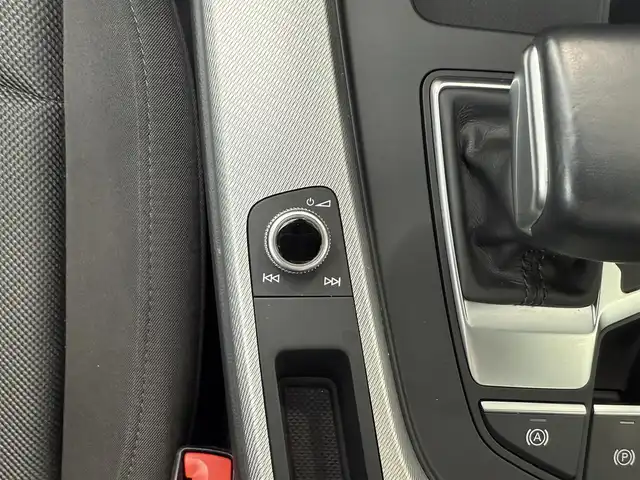 アウディ Ａ４ 35TDI アドバンスド 愛知県 2022(令4)年 2.1万km グレイシアホワイトメタリック /禁煙//正規ディーラー車//ディーラー記録簿//MMIナビ//AppleCarPlay/AndroidAuto//AM/FM/USB/BT//バーチャルコックピットプラス//全方位カメラ//純正17AW//アウディプレセンスシティ//アウディプレセンスリア//ACC//アウディアクティブレーンアシスト//アウディサイドアシスト//アウディパーキングシステム//トラフィックジャムアシスト//パーキングアシスト//ビルトインETC2.0//シートヒーター//パワーシート//革巻きステアリング//ステアリングスイッチ//パドルシフト//電動格納ウィンカーミラー//LEDオートライト//フォグランプ//アイドリングストップ//電動パーキング//横滑り防止//アンビエントライト//ISOFIX//純正ラバーマット//スマートキー//プッシュスタート//保証書//取扱説明書//スペアキー