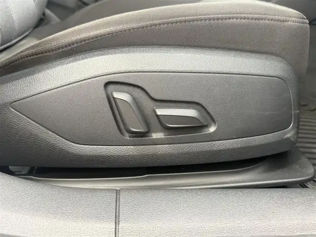 アウディ Ａ４ 35TDI アドバンスド 愛知県 2022(令4)年 2.1万km グレイシアホワイトメタリック /禁煙//正規ディーラー車//ディーラー記録簿//MMIナビ//AppleCarPlay/AndroidAuto//AM/FM/USB/BT//バーチャルコックピットプラス//全方位カメラ//純正17AW//アウディプレセンスシティ//アウディプレセンスリア//ACC//アウディアクティブレーンアシスト//アウディサイドアシスト//アウディパーキングシステム//トラフィックジャムアシスト//パーキングアシスト//ビルトインETC2.0//シートヒーター//パワーシート//革巻きステアリング//ステアリングスイッチ//パドルシフト//電動格納ウィンカーミラー//LEDオートライト//フォグランプ//アイドリングストップ//電動パーキング//横滑り防止//アンビエントライト//ISOFIX//純正ラバーマット//スマートキー//プッシュスタート//保証書//取扱説明書//スペアキー