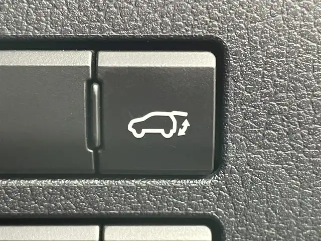レクサス ＮＸ 300 Fスポーツ 岡山県 2017(平29)年 5.7万km グラファイトブラックガラスフレーク パノラマルーフ/CLIFFORDセキュリティ/純正１０.3インチナビ/【Bluetooth/フルセグTV/AUX/USB/CD】/セーフティシステムプラス/　・プリクラッシュセーフティ/　・レーダークルーズコントロール/　・レーンディパーチャーアラート/　・オートマチックハイビーム/　・ロードサインアシスト/ビルトインＥＴＣ２．０/三眼ＬＥＤヘッドライト/１００Ｖ電源/前席シートヒーター/前席エアシート/ステアリングヒーター/前席パワーシート/シートメモリー/バックカメラ/サイドカメラ/パーキングアシスト/純正フロアマット/オートブレーキホールド/ISOFIX/ステアリングスイッチ/チルトステアリング/取扱説明書/スペアキー×2
