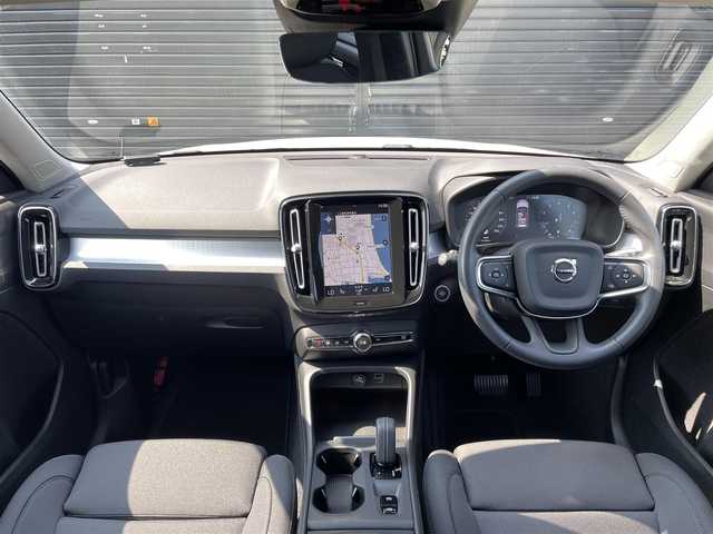 ボルボ ＸＣ４０ B4 モメンタム 三重県 2021(令3)年 2万km パール ACC/インテリセーフ/シティセーフティ/レーンアシスト/BLIS　/純正ナビ/全方位カメラ/フルセグTV/電動リアゲート/パワーシート/シートヒーター/純正18インチアルミ/AppleCarPlay/AndroidAuto/LEDライト/ETC