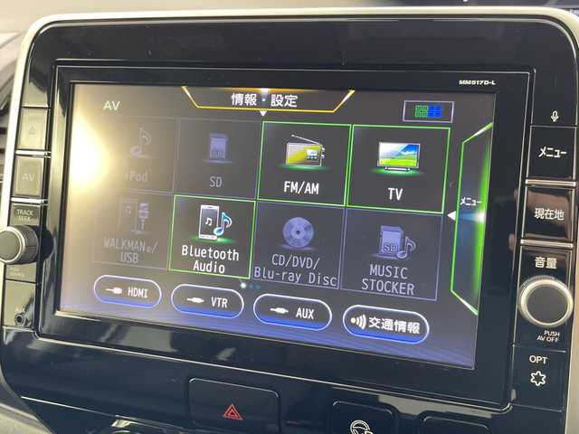 日産 セレナ X Vセレクション 道央・札幌 2017(平29)年 5万km ブリリアントホワイトパール ・4WD/・エマージェンシーブレーキ/・純正9インチナビ/・Bluetooth/CD/DVD/・Blu-ray/USB/フルセグTV/・クルーズコントロール/・両側パワースライドドア/・アラウンドビューモニター/・バックカメラ/・パーキングアシスト/・横滑り防止装置/・コーナーセンサー/・オートライト/・ドライブレコーダー/・スマートキー/スペアキー1本