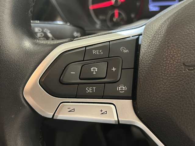 フォルクスワーゲン Ｔ－クロス TSI 1st 新潟県 2020(令2)年 2.5万km ピュアホワイト 純正ナビ/(CD/DVD/Bluetooth/USB/フルセグTV)/バックカメラ/ETC/ドライブレコーダー/オールインセーフティ/-アダプティブクルーズコントロール/-レーンキープアシスト/-ブラインドスポットアシスト/-プリクラッシュセーフティ/-パーキングアシスト/LEDヘッドライト/純正16インチアルミホイール/コーナーセンサー