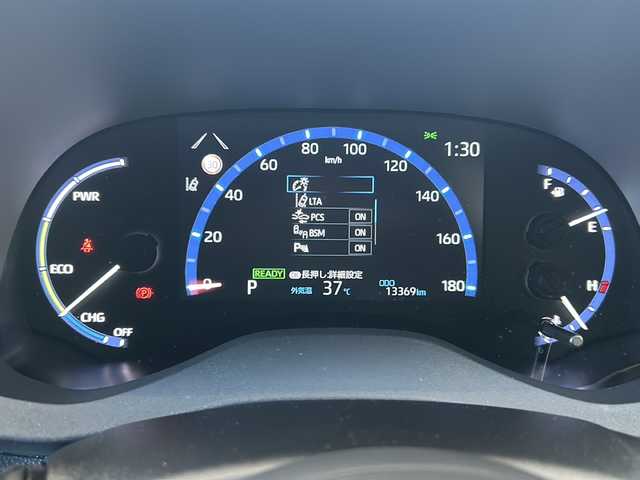 トヨタ ヤリスクロス ハイブリッド Z 神奈川県 2023(令5)年 1.4万km ブラックマイカ ワンオーナー/純正ディスプレイオーディオ＋ナビ/(AM/FM/USB/BT/Miracast)/全方位カメラ/レーダークルーズコントロール/衝突被害軽減ブレーキ/レーンキープアシスト/ブラインドスポットモニター/オートハイビーム/ハーフレザーシート/D席パワーシート/D/N席シートヒーター/ステアリングヒーター/パワーバックドア/ビルトインETC/前後ドライブレコーダー/オートライト/純正フロアマット/純正ドアバイザー/ISOFIX/スペアキー×1/保証書/取扱説明書