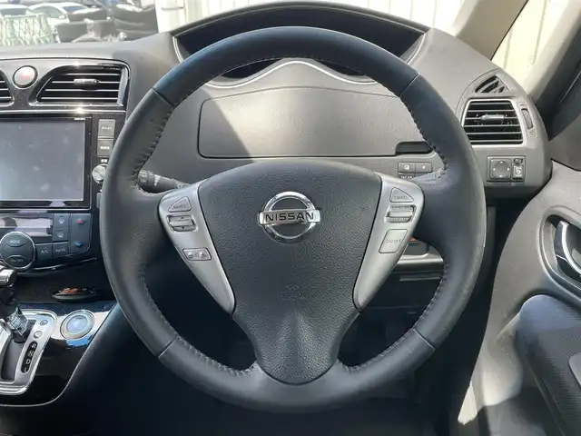 日産 セレナ HWS S HV Vセレ +SeftyⅡ 富山県 2015(平27)年 8.2万km ブリリアントホワイトパール 純正８インチナビ／/フルセグＴＶ／/ＤＶＤ再生／/Ｂｌｕｅｔｏｏｔｈ／/アラウンドビューモニター／/両側パワースライドドア／/エマージェンシーブレーキ／/ＥＴＣ／/レーンディパーチャーアラート／/クルーズコントロール/オートHIDライト/LEDフォグライト/コーナーセンサー
