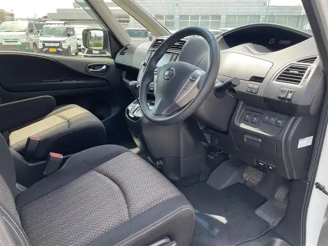日産 セレナ HWS S HV Vセレ +SeftyⅡ 富山県 2015(平27)年 8.2万km ブリリアントホワイトパール 純正８インチナビ／/フルセグＴＶ／/ＤＶＤ再生／/Ｂｌｕｅｔｏｏｔｈ／/アラウンドビューモニター／/両側パワースライドドア／/エマージェンシーブレーキ／/ＥＴＣ／/レーンディパーチャーアラート／/クルーズコントロール/オートHIDライト/LEDフォグライト/コーナーセンサー