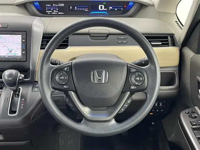 ホンダ フリード 埼玉県 2018(平30)年 0.7万km 青 純正ナビ（7インチ）/→Bluetooth、CD、DVD、AM、FM、ipod/ホンダセンシング/両側パワースライドドア/オートライト/ビルトインETC/アダクティブクルーズコントロール/ドライブレコーダー（前方のみ）/バックカメラ/LEDヘッドライト/純正フロアマット
