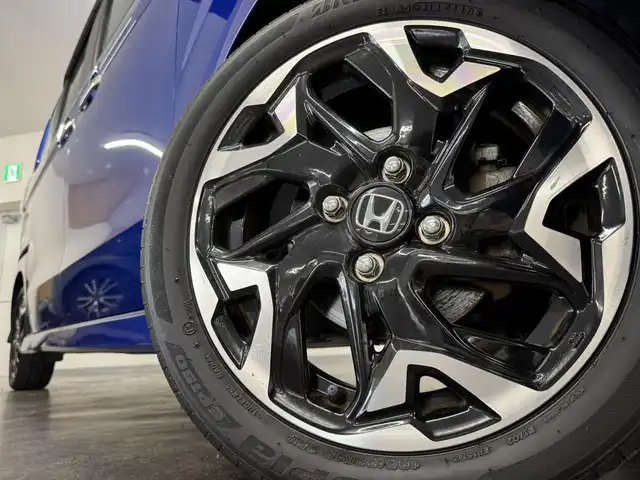 ホンダ Ｎ ＢＯＸ カスタム G L ターボ ホンダセンシング 三重県 2018(平30)年 4.5万km ブリリアントスポーティブルーメタリック2トーン ガソリン・ターボ/FF/MTモード付インパネCVT/純正 7インチナビ VXM-184VFi/（CD/DVD/FM/AM/TV/iPod/SD/USB/Bluetooth/AUX）/バックカメラ/両側パワースライドドア/ドライブレコーダー 前後/ビルトイン ETC/Honda SENSING/・衝突軽減ブレーキ［CMBS］/・車線維持支援システム［LKAS］/・路外逸脱抑制機能/・アダプティブクルーズコントロール［ACC］/・先行車発進お知らせ機能/・標識認識機能/装備/・ハーフレザーシート/・オートライト/・LEDヘッドランプ/・LEDフロントフォグランプ/・パドルシフト/・オートエアコン（マイナスイオン発生機能付）/・ステアリングスイッチ/・2.5A 急速充電対応 USB充電ジャックx2/・電動格納ドアミラー/・リヤドアロールサンシェード/・プッシュスタート/・純正15inAW/・スマートキーx2/・保/取/ナビ取/など