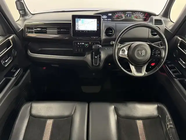 ホンダ Ｎ ＢＯＸ カスタム G L ターボ ホンダセンシング 三重県 2018(平30)年 4.5万km ブリリアントスポーティブルーメタリック2トーン ガソリン・ターボ/FF/MTモード付インパネCVT/純正 7インチナビ VXM-184VFi/（CD/DVD/FM/AM/TV/iPod/SD/USB/Bluetooth/AUX）/バックカメラ/両側パワースライドドア/ドライブレコーダー 前後/ビルトイン ETC/Honda SENSING/・衝突軽減ブレーキ［CMBS］/・車線維持支援システム［LKAS］/・路外逸脱抑制機能/・アダプティブクルーズコントロール［ACC］/・先行車発進お知らせ機能/・標識認識機能/装備/・ハーフレザーシート/・オートライト/・LEDヘッドランプ/・LEDフロントフォグランプ/・パドルシフト/・オートエアコン（マイナスイオン発生機能付）/・ステアリングスイッチ/・2.5A 急速充電対応 USB充電ジャックx2/・電動格納ドアミラー/・リヤドアロールサンシェード/・プッシュスタート/・純正15inAW/・スマートキーx2/・保/取/ナビ取/など