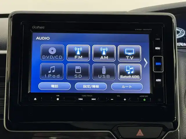 ホンダ Ｎ ＢＯＸ カスタム G L ターボ ホンダセンシング 三重県 2018(平30)年 4.5万km ブリリアントスポーティブルーメタリック2トーン ガソリン・ターボ/FF/MTモード付インパネCVT/純正 7インチナビ VXM-184VFi/（CD/DVD/FM/AM/TV/iPod/SD/USB/Bluetooth/AUX）/バックカメラ/両側パワースライドドア/ドライブレコーダー 前後/ビルトイン ETC/Honda SENSING/・衝突軽減ブレーキ［CMBS］/・車線維持支援システム［LKAS］/・路外逸脱抑制機能/・アダプティブクルーズコントロール［ACC］/・先行車発進お知らせ機能/・標識認識機能/装備/・ハーフレザーシート/・オートライト/・LEDヘッドランプ/・LEDフロントフォグランプ/・パドルシフト/・オートエアコン（マイナスイオン発生機能付）/・ステアリングスイッチ/・2.5A 急速充電対応 USB充電ジャックx2/・電動格納ドアミラー/・リヤドアロールサンシェード/・プッシュスタート/・純正15inAW/・スマートキーx2/・保/取/ナビ取/など
