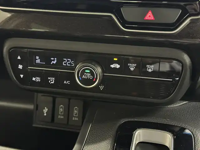 ホンダ Ｎ ＢＯＸ カスタム G L ターボ ホンダセンシング 三重県 2018(平30)年 4.5万km ブリリアントスポーティブルーメタリック2トーン ガソリン・ターボ/FF/MTモード付インパネCVT/純正 7インチナビ VXM-184VFi/（CD/DVD/FM/AM/TV/iPod/SD/USB/Bluetooth/AUX）/バックカメラ/両側パワースライドドア/ドライブレコーダー 前後/ビルトイン ETC/Honda SENSING/・衝突軽減ブレーキ［CMBS］/・車線維持支援システム［LKAS］/・路外逸脱抑制機能/・アダプティブクルーズコントロール［ACC］/・先行車発進お知らせ機能/・標識認識機能/装備/・ハーフレザーシート/・オートライト/・LEDヘッドランプ/・LEDフロントフォグランプ/・パドルシフト/・オートエアコン（マイナスイオン発生機能付）/・ステアリングスイッチ/・2.5A 急速充電対応 USB充電ジャックx2/・電動格納ドアミラー/・リヤドアロールサンシェード/・プッシュスタート/・純正15inAW/・スマートキーx2/・保/取/ナビ取/など
