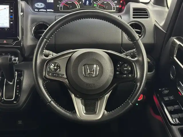 ホンダ Ｎ ＢＯＸ カスタム G L ターボ ホンダセンシング 三重県 2018(平30)年 4.5万km ブリリアントスポーティブルーメタリック2トーン ガソリン・ターボ/FF/MTモード付インパネCVT/純正 7インチナビ VXM-184VFi/（CD/DVD/FM/AM/TV/iPod/SD/USB/Bluetooth/AUX）/バックカメラ/両側パワースライドドア/ドライブレコーダー 前後/ビルトイン ETC/Honda SENSING/・衝突軽減ブレーキ［CMBS］/・車線維持支援システム［LKAS］/・路外逸脱抑制機能/・アダプティブクルーズコントロール［ACC］/・先行車発進お知らせ機能/・標識認識機能/装備/・ハーフレザーシート/・オートライト/・LEDヘッドランプ/・LEDフロントフォグランプ/・パドルシフト/・オートエアコン（マイナスイオン発生機能付）/・ステアリングスイッチ/・2.5A 急速充電対応 USB充電ジャックx2/・電動格納ドアミラー/・リヤドアロールサンシェード/・プッシュスタート/・純正15inAW/・スマートキーx2/・保/取/ナビ取/など