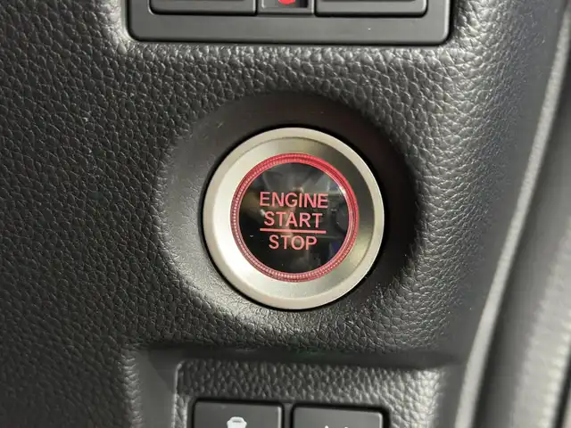 ホンダ Ｎ ＢＯＸ カスタム G L ターボ ホンダセンシング 三重県 2018(平30)年 4.5万km ブリリアントスポーティブルーメタリック2トーン ガソリン・ターボ/FF/MTモード付インパネCVT/純正 7インチナビ VXM-184VFi/（CD/DVD/FM/AM/TV/iPod/SD/USB/Bluetooth/AUX）/バックカメラ/両側パワースライドドア/ドライブレコーダー 前後/ビルトイン ETC/Honda SENSING/・衝突軽減ブレーキ［CMBS］/・車線維持支援システム［LKAS］/・路外逸脱抑制機能/・アダプティブクルーズコントロール［ACC］/・先行車発進お知らせ機能/・標識認識機能/装備/・ハーフレザーシート/・オートライト/・LEDヘッドランプ/・LEDフロントフォグランプ/・パドルシフト/・オートエアコン（マイナスイオン発生機能付）/・ステアリングスイッチ/・2.5A 急速充電対応 USB充電ジャックx2/・電動格納ドアミラー/・リヤドアロールサンシェード/・プッシュスタート/・純正15inAW/・スマートキーx2/・保/取/ナビ取/など