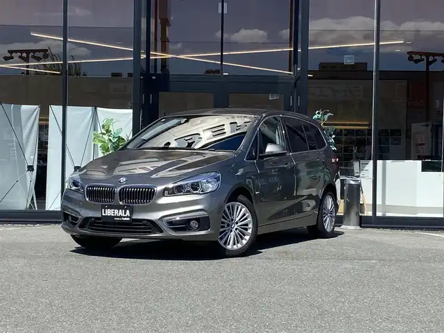 ＢＭＷ ２１８ｄ グランツアラー ラグジュアリー 福岡県 2017(平29)年 4.6万km プラチナシルバー ・純正ナビ/BT/USB/AUX/・黒革シート/シートヒーター/・ドライブレコーダー/・ETC/・純正17AW/・LEDライト/・保証書/・取扱説明書/・スペアキー/・パワーバックドア/・フルフラットシート