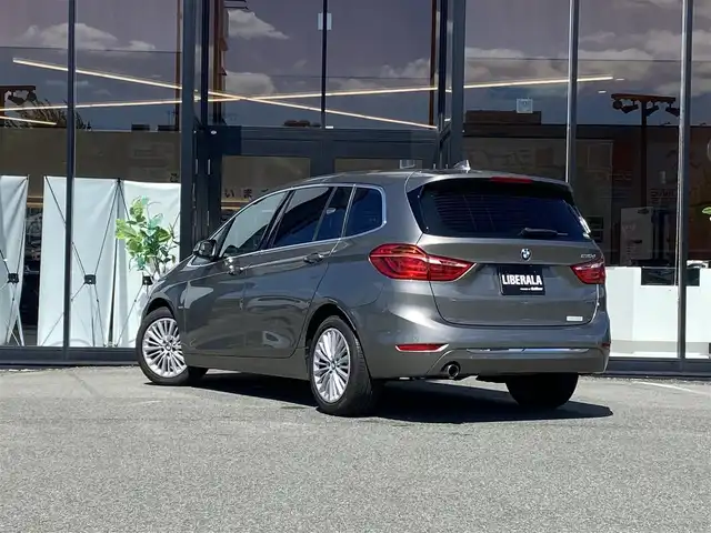 ＢＭＷ ２１８ｄ グランツアラー ラグジュアリー 福岡県 2017(平29)年 4.6万km プラチナシルバー ・純正ナビ/BT/USB/AUX/・黒革シート/シートヒーター/・ドライブレコーダー/・ETC/・純正17AW/・LEDライト/・保証書/・取扱説明書/・スペアキー/・パワーバックドア/・フルフラットシート