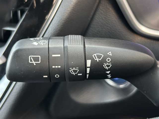 トヨタ カローラ クロス ハイブリッド S 岡山県 2022(令4)年 3.3万km スパークリングブラックパールクリスタルシャイン 純正9インチディスプレイオーディオ/AM、FM、Bluetooth、AppleCarplay/AndroidAuto、フルセグTV、CD、DVD/バックカメラ/ビルトインETC/前後ドライブレコーダー　ZDR016/トヨタセーフティセンス/・プリクラッシュセーフティ/・オートマチックハイビーム/・ロードサインアシスト/・レーントレーシングアシスト/・レーダークルーズコントロール/・先行車発進告知機能/・ブラインドスポットモニター/・パーキングサポートブレーキ/ブレーキホールド/電動パーキングブレーキ