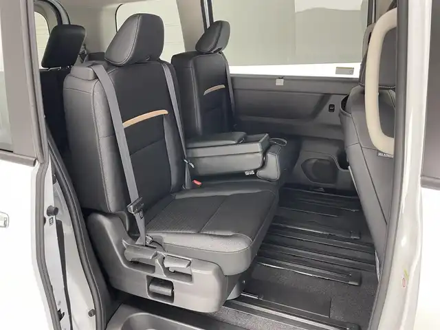 日産 セレナ e－パワー ハイウェイスター V 愛知県 2025(令7)年 0.1千km 白 登録済未使用車　純１２．３型ＤＡナビＴＶ　禁煙　全方位カメラ　プロパイロット　ＢＳＭ　内蔵前後ドラレコ　デジタルインナーミラー　ＨＤＭＩ　ワイヤレス充電　衝突軽減　車線逸脱　両側パワスラ　ハンドル支援/e-POWER　ハイウエイスターV　ヘッドランプ オートレベライザー+アダプティブLEDヘッドライトシステム+インテリジェント アラウンドビューモニター（移動物 検知機能付）+インテリジェント ルームミラー+アドバンスドドライブアシストディスプレイ（12.3インチカラーディスプレイ）+統合型インターフェースディスプレイ+ワイヤレス充電器+6スピーカー+NissanConnectナビゲーションシステム（地デジ内蔵）+車載通信ユニット（TCU［Telematics Control Unit］）+ETC2.0ユニット（ビルトインタイプ）+ドライブレコーダー（前後セット）+プロパイロット（ナビリンク機能付）+プロパイロット緊急停止支援システム（SOSコール機能付）+SOSコール（488/400円）