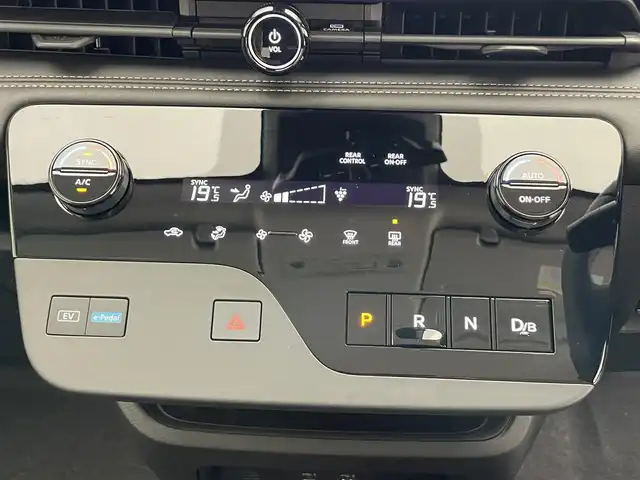 日産 セレナ e－パワー ハイウェイスター V 愛知県 2025(令7)年 0.1千km 白 登録済未使用車　純１２．３型ＤＡナビＴＶ　禁煙　全方位カメラ　プロパイロット　ＢＳＭ　内蔵前後ドラレコ　デジタルインナーミラー　ＨＤＭＩ　ワイヤレス充電　衝突軽減　車線逸脱　両側パワスラ　ハンドル支援/e-POWER　ハイウエイスターV　ヘッドランプ オートレベライザー+アダプティブLEDヘッドライトシステム+インテリジェント アラウンドビューモニター（移動物 検知機能付）+インテリジェント ルームミラー+アドバンスドドライブアシストディスプレイ（12.3インチカラーディスプレイ）+統合型インターフェースディスプレイ+ワイヤレス充電器+6スピーカー+NissanConnectナビゲーションシステム（地デジ内蔵）+車載通信ユニット（TCU［Telematics Control Unit］）+ETC2.0ユニット（ビルトインタイプ）+ドライブレコーダー（前後セット）+プロパイロット（ナビリンク機能付）+プロパイロット緊急停止支援システム（SOSコール機能付）+SOSコール（488/400円）