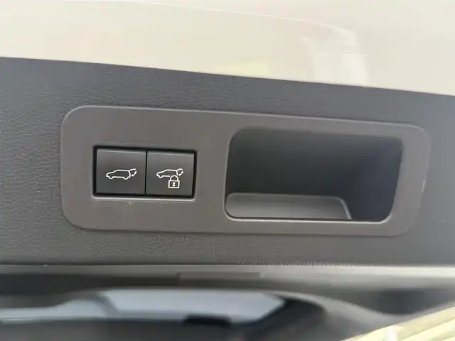トヨタ ランドクルーザー GRスポーツ 愛知県 2022(令4)年 4.8万km プレシャスホワイトパール 純正12.3型JBLナビ（フルセグ、CD、DVD、Bluetooth、AppleCarplay）/全方位カメラ/サンルーフ/エアシート、シートヒーター（全席）/ハンドルヒーター/HUD/BSM/ACC/全方位ドラレコ/ルーフレール/社外セキュリティー/パワーバックドア/パワーシート（D+N）/ETC2.0/電子パーキング/オートホールド/衝突軽減ブレーキ/レーンキープアシスト/オートハイビーム/コーナーセンサー（前後）/スマートキー/LEDヘッドライト