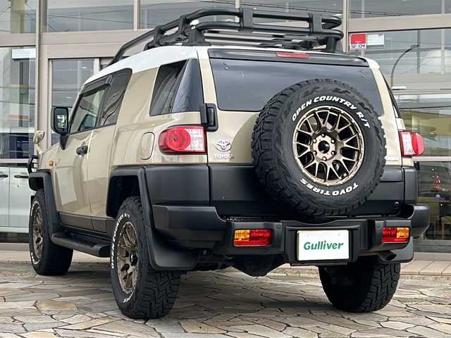 トヨタ ＦＪクルーザー カラーパッケージ 静岡県 2016(平28)年 5.9万km ベージュ/ホワイト 純正ナビ/・AM/・FM/・CD/DVD/・SD録音/・フルセグTV/・Bluetooth/主要装備/・ＥＴＣ/・バックカメラ/・クルーズコントロール/・アクティブトラクションコントロール/・マニュアルエアコン/・コーナーセンサー/・横滑り防止装置/・フロントガード/・１７インチ社外アルミ/・リアフォグランプ/・シートカバー取付/・サイドカーテンエアバッグ/・ルーフキャリア/・ホワイトレタータイヤ