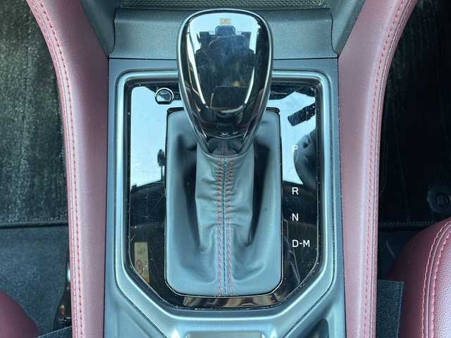 スバル フォレスター STIスポーツ 三重県 2023(令5)年 1.8万km クリスタルブラックシリカ メーカーオプション/・パワーバックドア/アイサイトコアテクノロジー/・プリクラッシュブレーキ/・後退時ブレーキアシスト/・AT誤発進抑制機能/・AT誤後進抑制制御/・ツーリングアシスト/・全車速追従機能付クルーズコントロール/・定速クルーズコントロール/・車線逸脱抑制/車線逸脱警報/・ふらつき警報/・先行車発進お知らせ機能/・緊急時プリクラッシュステアリング/アイサイトセーフティプラス(運転支援)/・スバルリアビークルディクション/・アダプティブドライビングビーム/アイサイトセーフティプラス(視界拡張)/・フロントビューモニター/・スマートリアビューミラー/1オーナー/4WD/ターボ/純正SDナビ/フルセグTV/【CD/DVD/SD/Bluetooth/USB】/フロント/サイド/バックカメラ/ETC/ドライブレコーダー/パドルシフト/ワイヤレス充電/レザーシート/D/N席パワーシート/全席シートヒーター/ステアリングヒーター/オートライト/ステアリング連動LEDヘッドランプ/LEDフロントフォグランプ/225/55R18インチ純正AW/プッシュスタート/スマートキー/スペアキー/フロアマット