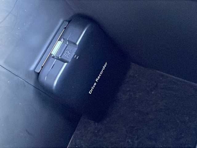 スバル フォレスター STIスポーツ 三重県 2023(令5)年 1.8万km クリスタルブラックシリカ メーカーオプション/・パワーバックドア/アイサイトコアテクノロジー/・プリクラッシュブレーキ/・後退時ブレーキアシスト/・AT誤発進抑制機能/・AT誤後進抑制制御/・ツーリングアシスト/・全車速追従機能付クルーズコントロール/・定速クルーズコントロール/・車線逸脱抑制/車線逸脱警報/・ふらつき警報/・先行車発進お知らせ機能/・緊急時プリクラッシュステアリング/アイサイトセーフティプラス(運転支援)/・スバルリアビークルディクション/・アダプティブドライビングビーム/アイサイトセーフティプラス(視界拡張)/・フロントビューモニター/・スマートリアビューミラー/1オーナー/4WD/ターボ/純正SDナビ/フルセグTV/【CD/DVD/SD/Bluetooth/USB】/フロント/サイド/バックカメラ/ETC/ドライブレコーダー/パドルシフト/ワイヤレス充電/レザーシート/D/N席パワーシート/全席シートヒーター/ステアリングヒーター/オートライト/ステアリング連動LEDヘッドランプ/LEDフロントフォグランプ/225/55R18インチ純正AW/プッシュスタート/スマートキー/スペアキー/フロアマット