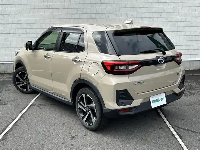 トヨタ ライズ Z 静岡県 2022(令4)年 4万km ナチュラルベージュマイカM 純正ディスプレイオーディオ/　（Bluetooth/AppleCarPlay/AndroidAuto）/フルセグTV/バックカメラ/スマートアシスト/プリクラッシュセーフティ/レーダークルーズコントロール/レーンキープアシスト/横滑り防止装置/前後コーナーセンサー/前席シートヒーター/ブラインドスポットモニター/ビルトインETC/社外前後ドライブレコーダー/プッシュスタート/スマートキー/スペアキー×１/LEDヘッドライト/純正フロアマット/純正17インチアルミホイール/保証書/取扱説明書