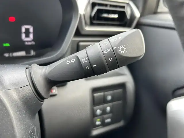 トヨタ ライズ Z 静岡県 2022(令4)年 4万km ナチュラルベージュマイカM 純正ディスプレイオーディオ/　（Bluetooth/AppleCarPlay/AndroidAuto）/フルセグTV/バックカメラ/スマートアシスト/プリクラッシュセーフティ/レーダークルーズコントロール/レーンキープアシスト/横滑り防止装置/前後コーナーセンサー/前席シートヒーター/ブラインドスポットモニター/ビルトインETC/社外前後ドライブレコーダー/プッシュスタート/スマートキー/スペアキー×１/LEDヘッドライト/純正フロアマット/純正17インチアルミホイール/保証書/取扱説明書