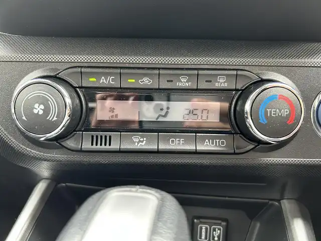 トヨタ ライズ Z 静岡県 2022(令4)年 4万km ナチュラルベージュマイカM 純正ディスプレイオーディオ/　（Bluetooth/AppleCarPlay/AndroidAuto）/フルセグTV/バックカメラ/スマートアシスト/プリクラッシュセーフティ/レーダークルーズコントロール/レーンキープアシスト/横滑り防止装置/前後コーナーセンサー/前席シートヒーター/ブラインドスポットモニター/ビルトインETC/社外前後ドライブレコーダー/プッシュスタート/スマートキー/スペアキー×１/LEDヘッドライト/純正フロアマット/純正17インチアルミホイール/保証書/取扱説明書