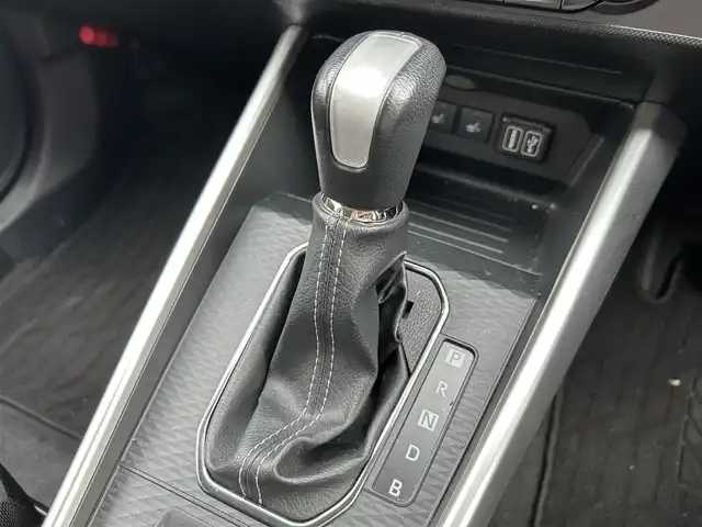 トヨタ ライズ Z 静岡県 2022(令4)年 4万km ナチュラルベージュマイカM 純正ディスプレイオーディオ/　（Bluetooth/AppleCarPlay/AndroidAuto）/フルセグTV/バックカメラ/スマートアシスト/プリクラッシュセーフティ/レーダークルーズコントロール/レーンキープアシスト/横滑り防止装置/前後コーナーセンサー/前席シートヒーター/ブラインドスポットモニター/ビルトインETC/社外前後ドライブレコーダー/プッシュスタート/スマートキー/スペアキー×１/LEDヘッドライト/純正フロアマット/純正17インチアルミホイール/保証書/取扱説明書