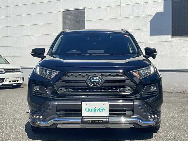 トヨタ ＲＡＶ４ アドベンチャー 福井県 2022(令4)年 2.1万km アティチュードブラックマイカ 登録時走行距離２０４７９ｋｍ/パノラマルーフ/純正ディスプレイオーディオ/JAOSエアロ/（フロント/サイド/リア）/プリクラッシュセーフティ/レーンキープアシスト/アダプティブクルーズコントロール/ブラインドスポットモニター/デジタルインナーミラー/D席パワーシート/（シートメモリ付き）/シートヒーター/エアーシート/ハーフレザーシート/オートトラミラー/オートハイビーム/オートライト/純正１９インチアルミホイール/クリアランスソナー/ルーフレール/LEDヘッドライト/LEDフォグランプ/ステリングヒーター/USBポート/ドライブレコーダー/プッシュスタート/スマートキー/保証書/取扱説明書