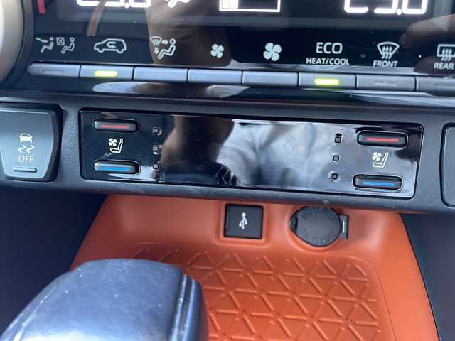 トヨタ ＲＡＶ４ アドベンチャー 福井県 2022(令4)年 2.1万km アティチュードブラックマイカ 登録時走行距離２０４７９ｋｍ/パノラマルーフ/純正ディスプレイオーディオ/JAOSエアロ/（フロント/サイド/リア）/プリクラッシュセーフティ/レーンキープアシスト/アダプティブクルーズコントロール/ブラインドスポットモニター/デジタルインナーミラー/D席パワーシート/（シートメモリ付き）/シートヒーター/エアーシート/ハーフレザーシート/オートトラミラー/オートハイビーム/オートライト/純正１９インチアルミホイール/クリアランスソナー/ルーフレール/LEDヘッドライト/LEDフォグランプ/ステリングヒーター/USBポート/ドライブレコーダー/プッシュスタート/スマートキー/保証書/取扱説明書