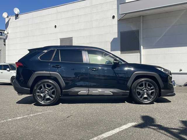 トヨタ ＲＡＶ４ アドベンチャー 福井県 2022(令4)年 2.1万km アティチュードブラックマイカ 登録時走行距離２０４７９ｋｍ/パノラマルーフ/純正ディスプレイオーディオ/JAOSエアロ/（フロント/サイド/リア）/プリクラッシュセーフティ/レーンキープアシスト/アダプティブクルーズコントロール/ブラインドスポットモニター/デジタルインナーミラー/D席パワーシート/（シートメモリ付き）/シートヒーター/エアーシート/ハーフレザーシート/オートトラミラー/オートハイビーム/オートライト/純正１９インチアルミホイール/クリアランスソナー/ルーフレール/LEDヘッドライト/LEDフォグランプ/ステリングヒーター/USBポート/ドライブレコーダー/プッシュスタート/スマートキー/保証書/取扱説明書